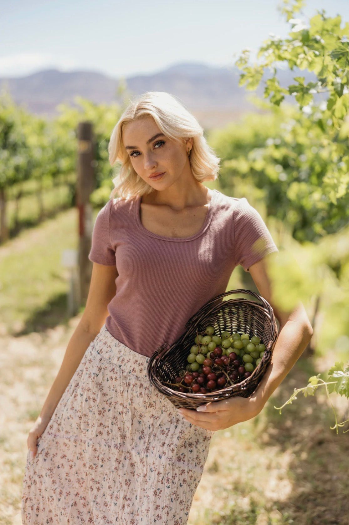 Short Sleeve Scoop Tee in Faded Fig, thumbnail 4