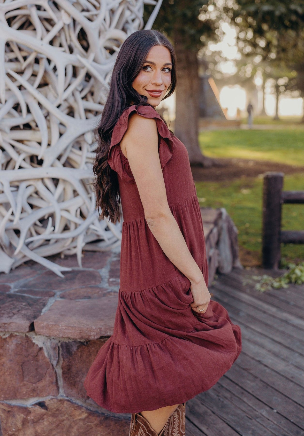 Tara Tiered Midi Dress in Burgundy, thumbnail 4
